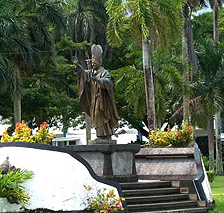 Santo Papa as Juan Pablo Dos Monument